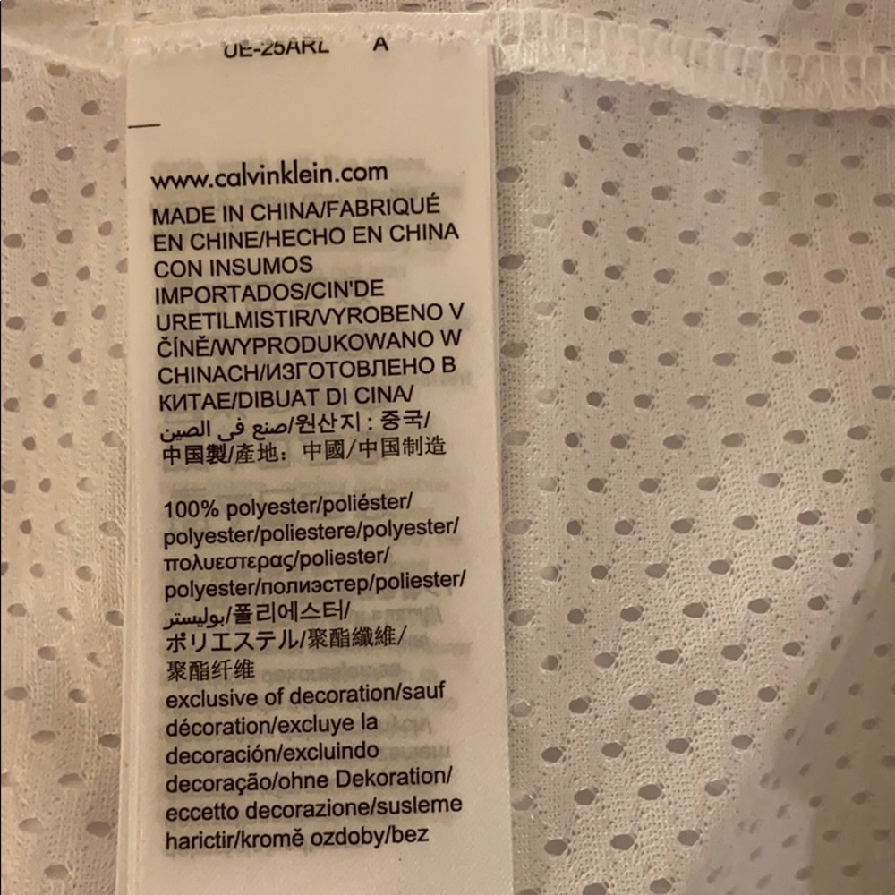 Calvin Klein mess TShirt - Picture 5 of 10